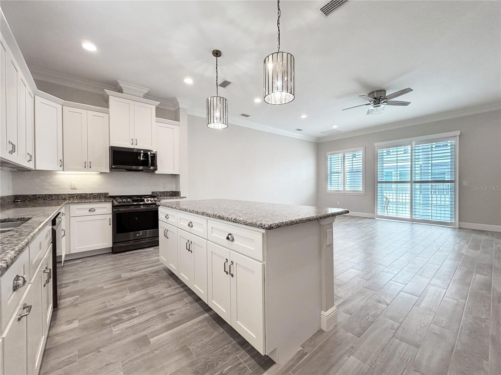 510 DOUGLAS PL — photo 3