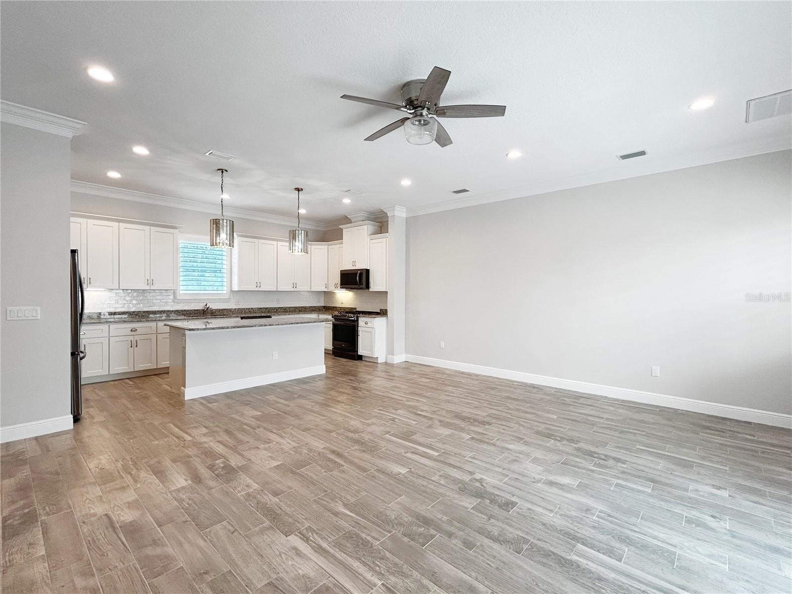 510 DOUGLAS PL — photo 6