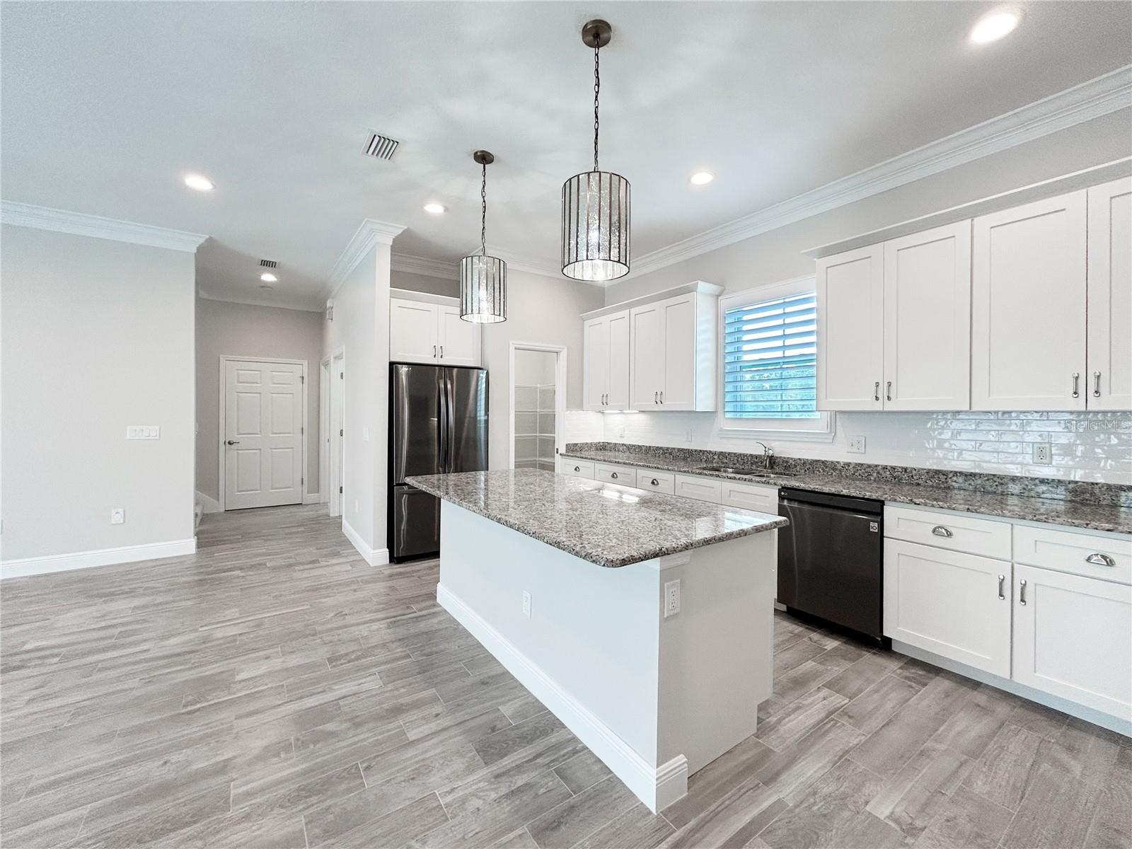 510 DOUGLAS PL — photo 4