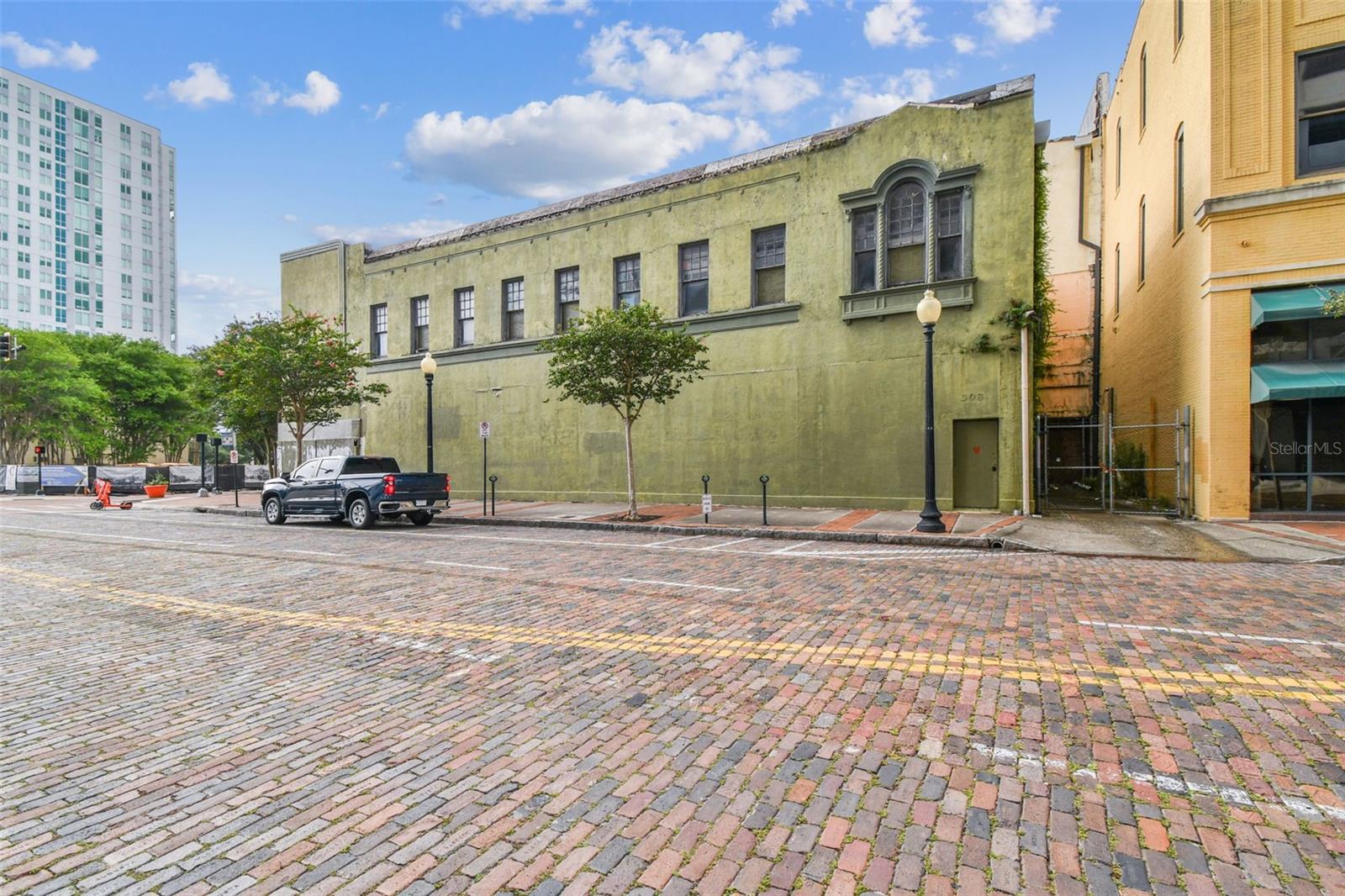 1001 N FRANKLIN ST — photo 5