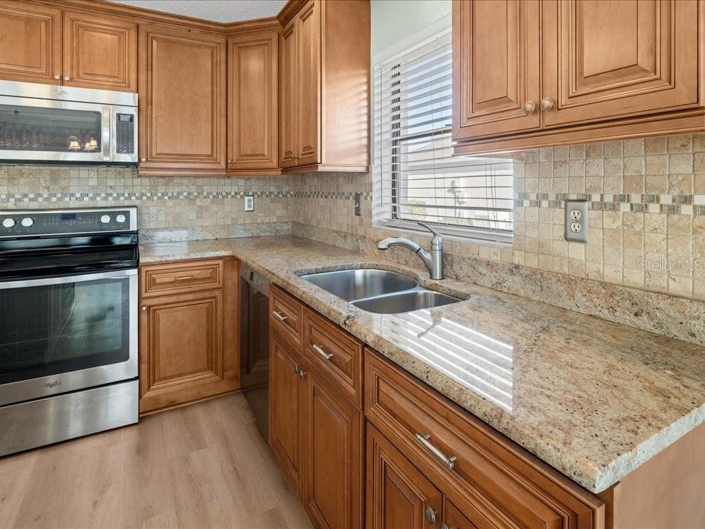 411 CYPRESS FOREST DR — photo 16