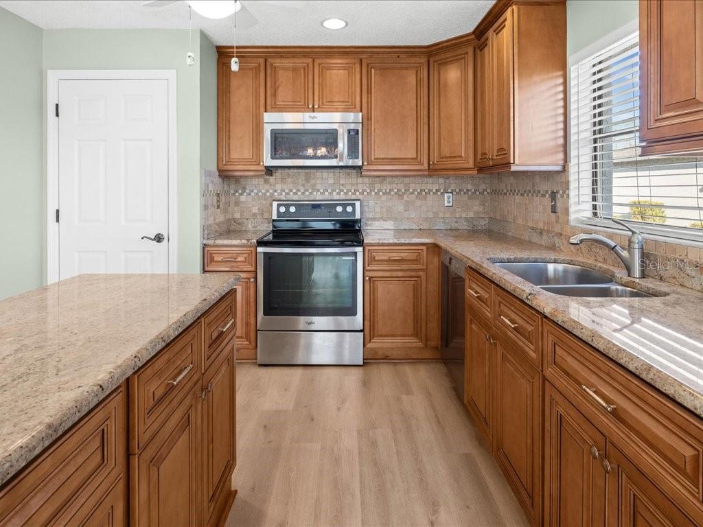 411 CYPRESS FOREST DR — photo 20