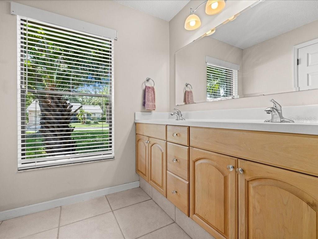 411 CYPRESS FOREST DR — photo 34