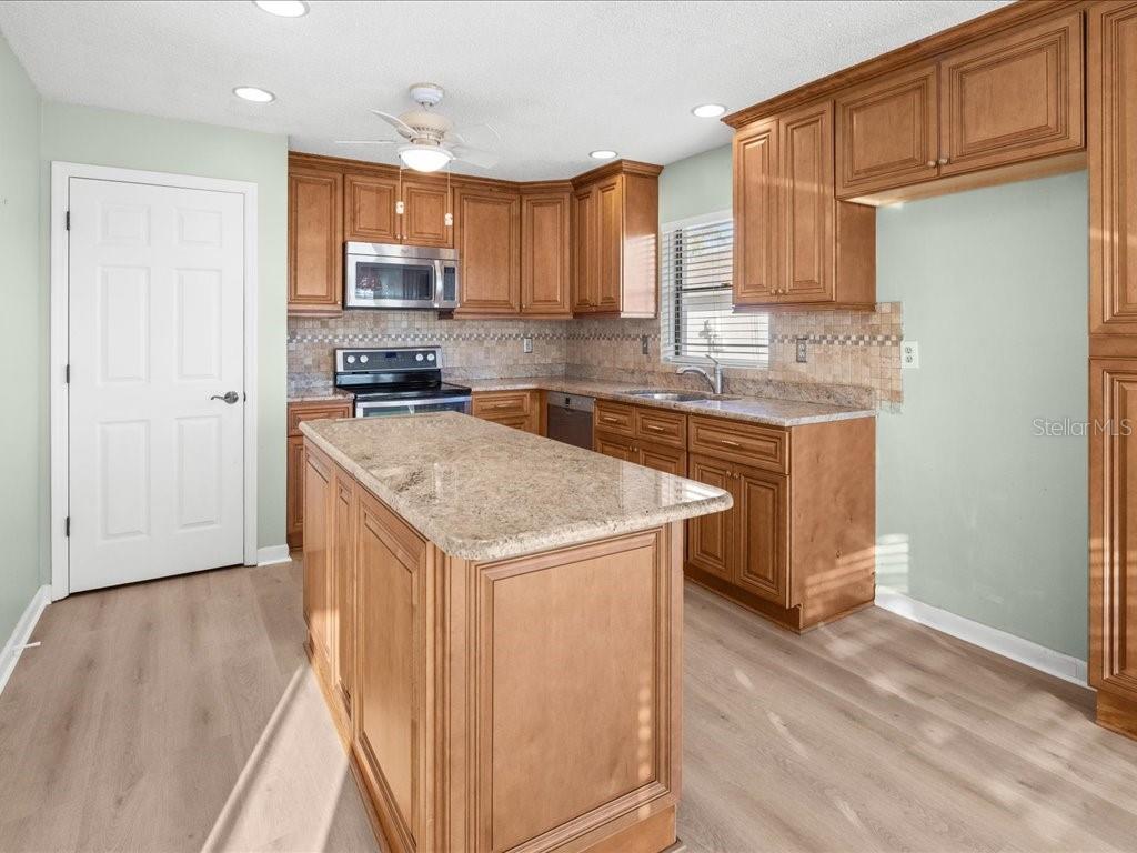 411 CYPRESS FOREST DR — photo 12