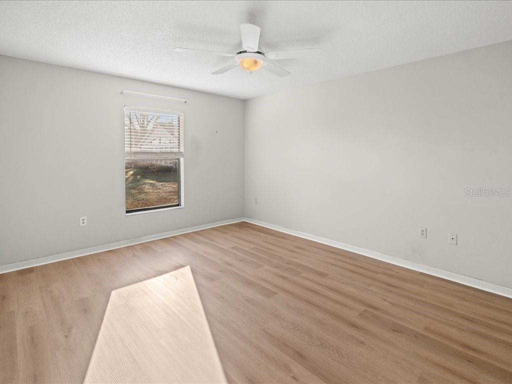 411 CYPRESS FOREST DR — photo 31