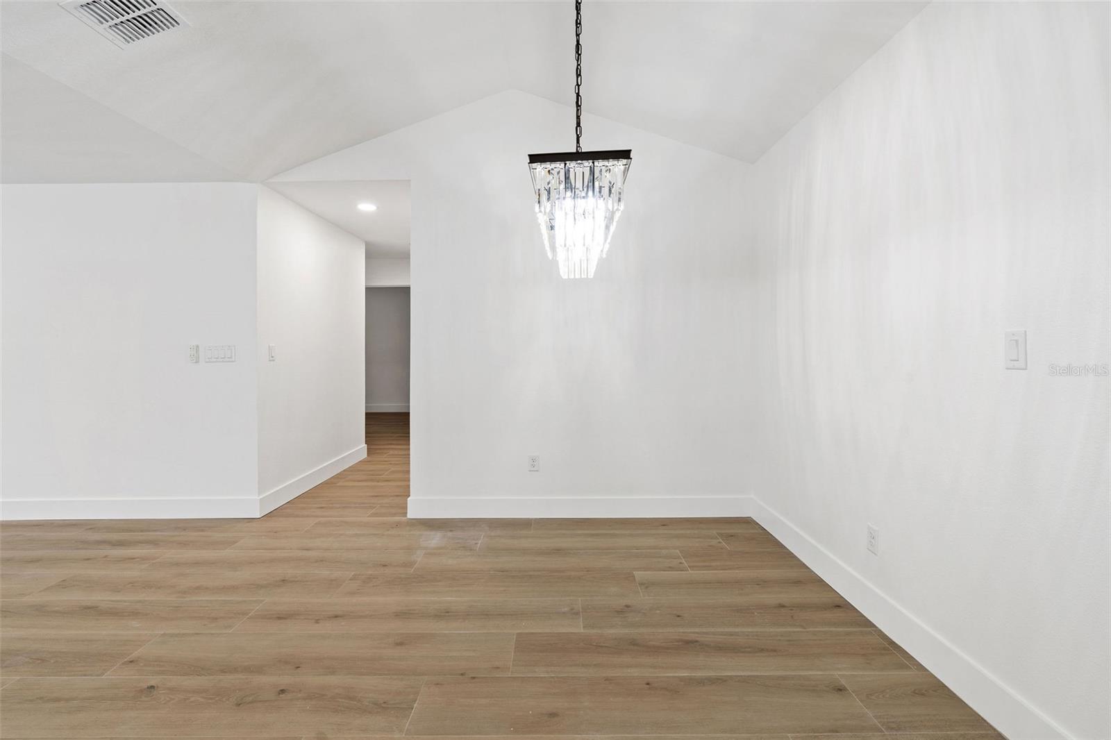 5811 IMPERIAL KY — photo 18