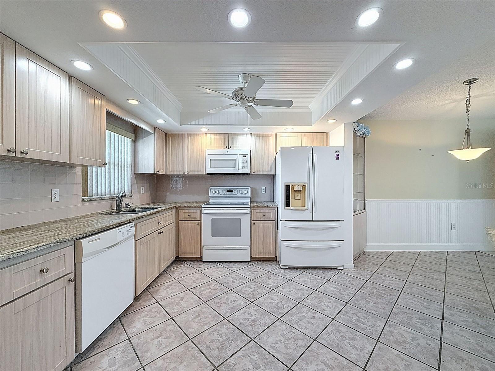 4550 COVE CIR #507 — photo 2