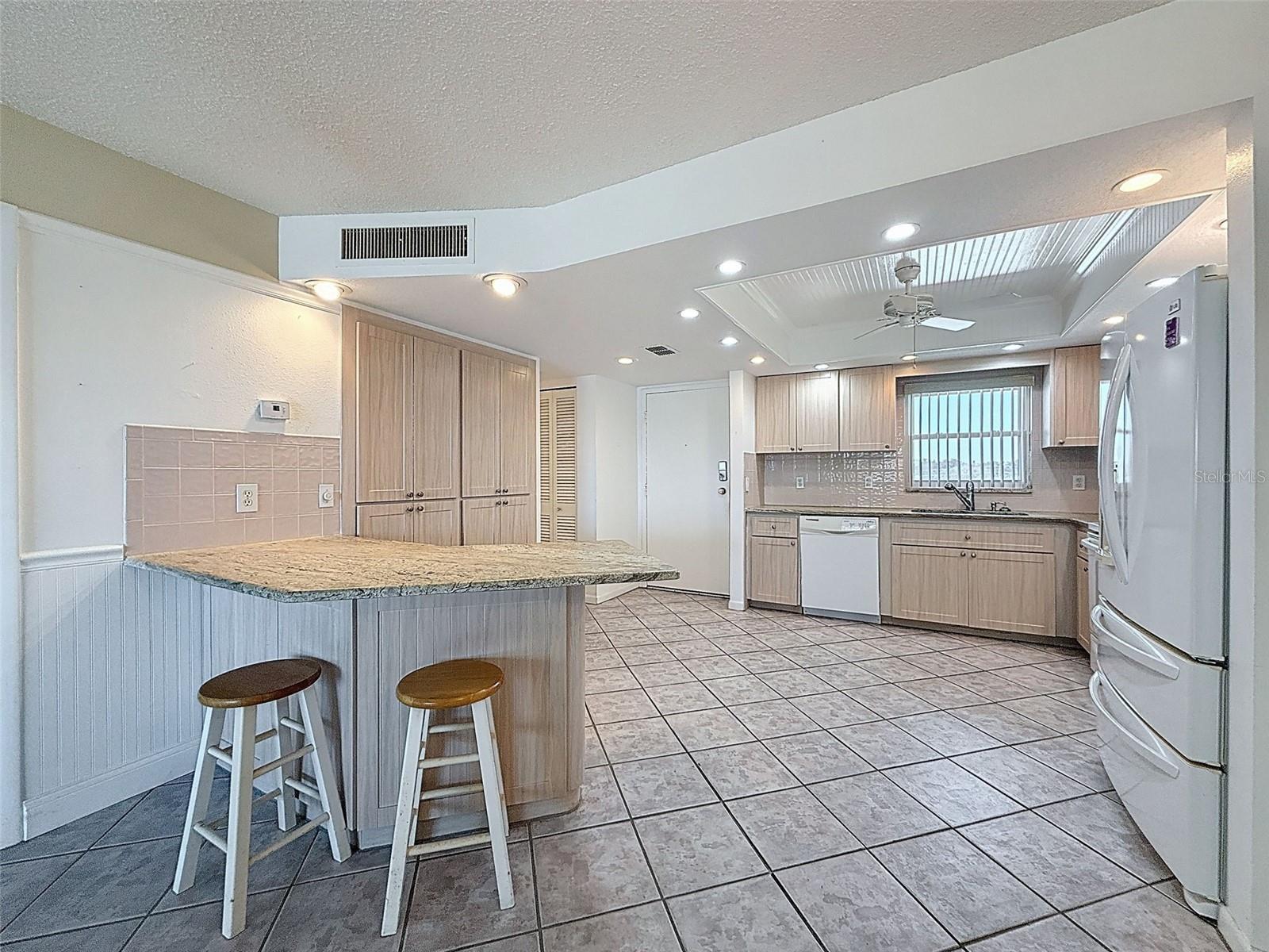 4550 COVE CIR #507 — photo 6
