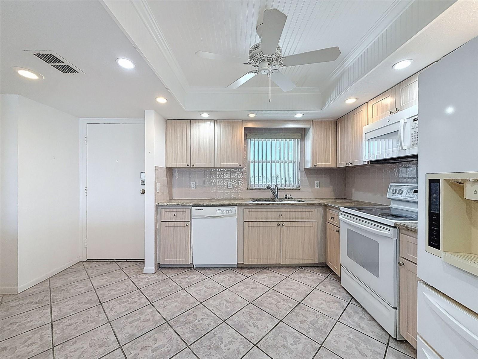 4550 COVE CIR #507 — photo 5