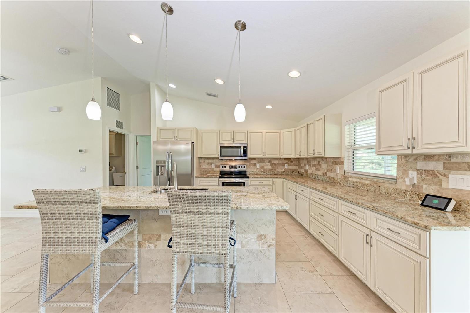 3560 ELDRON AVE — photo 10