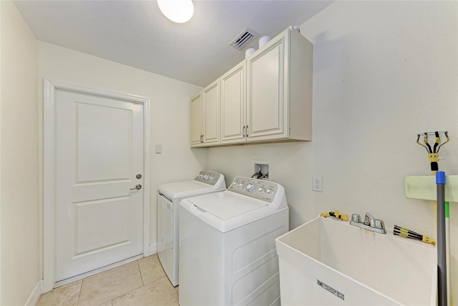 3560 ELDRON AVE — photo 32