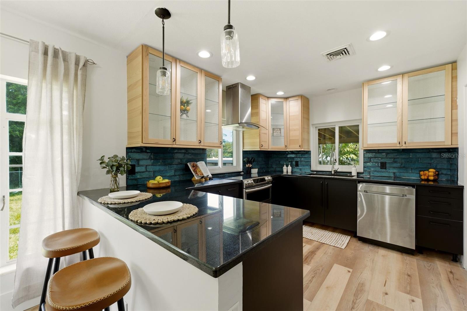 418 EDWARDS DR — photo 20