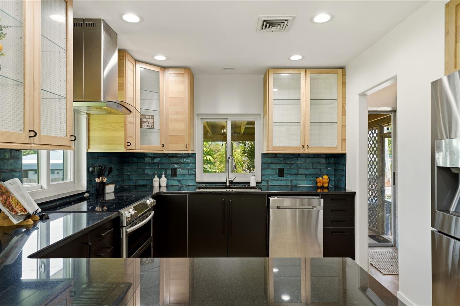 418 EDWARDS DR — photo 19
