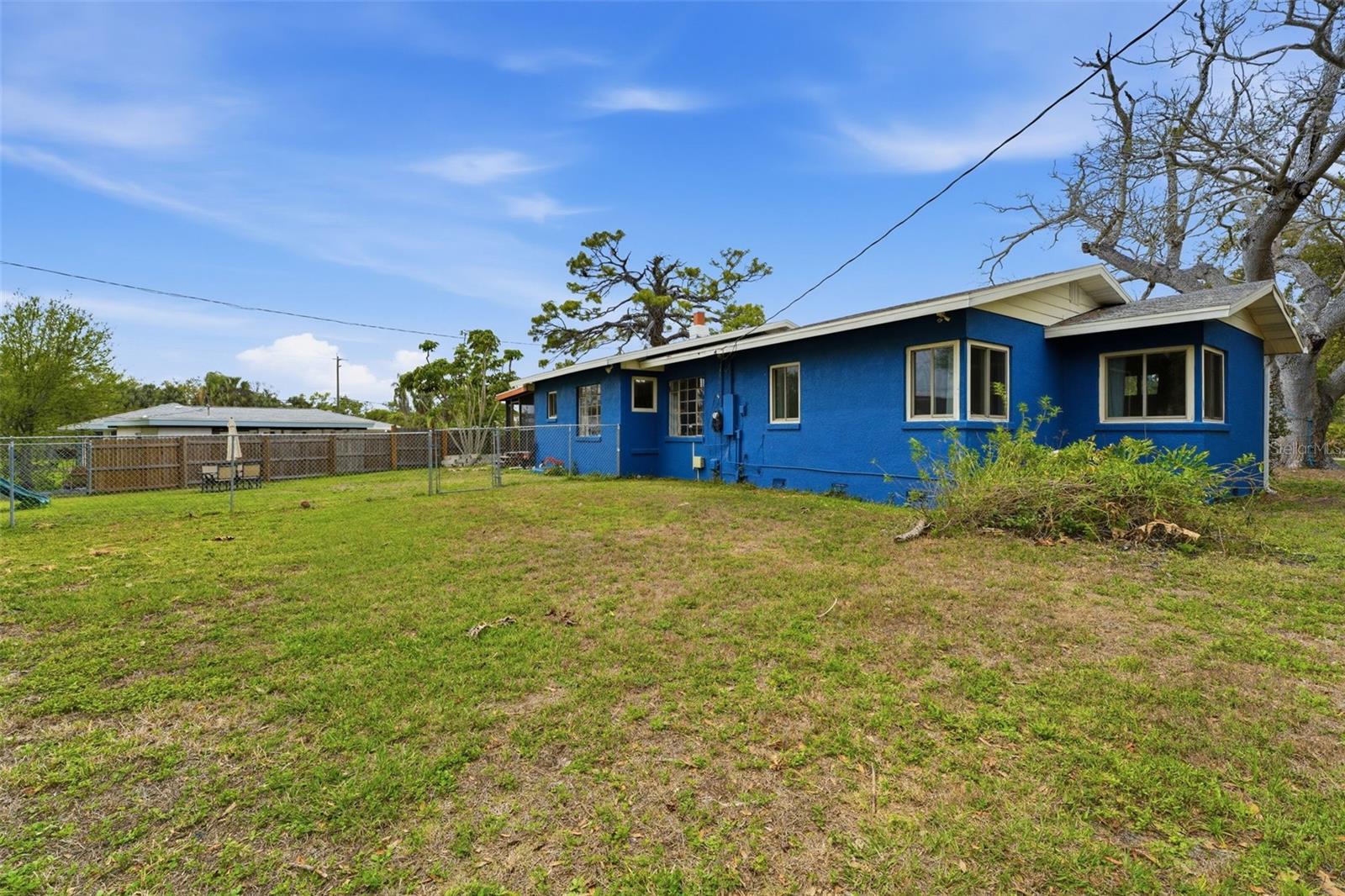 418 EDWARDS DR — photo 35