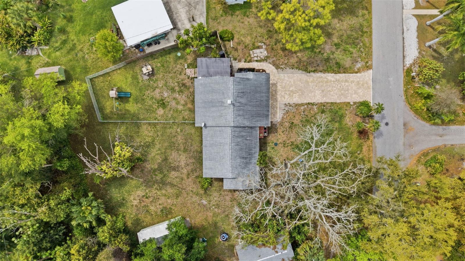 418 EDWARDS DR — photo 37