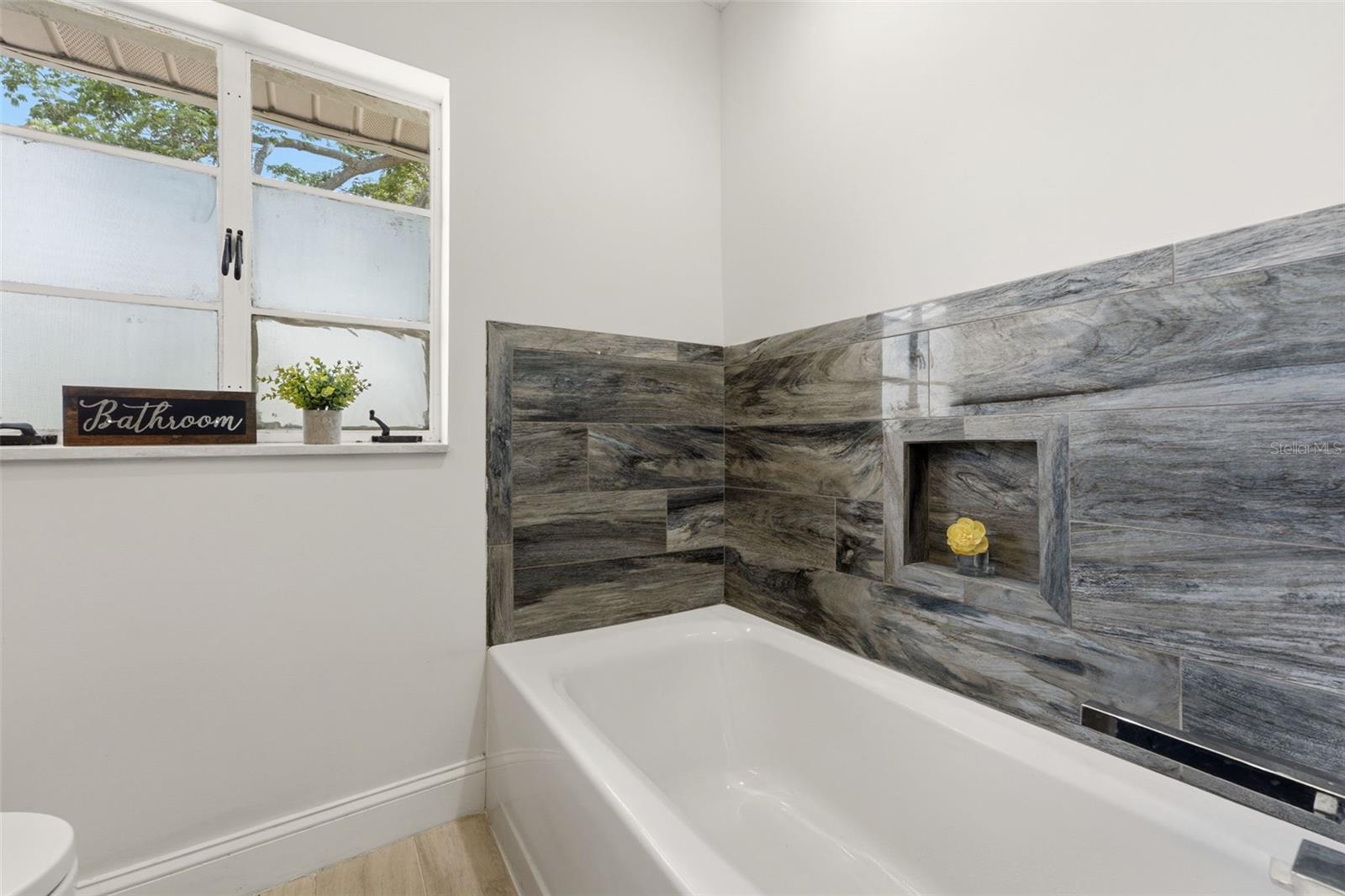 418 EDWARDS DR — photo 26