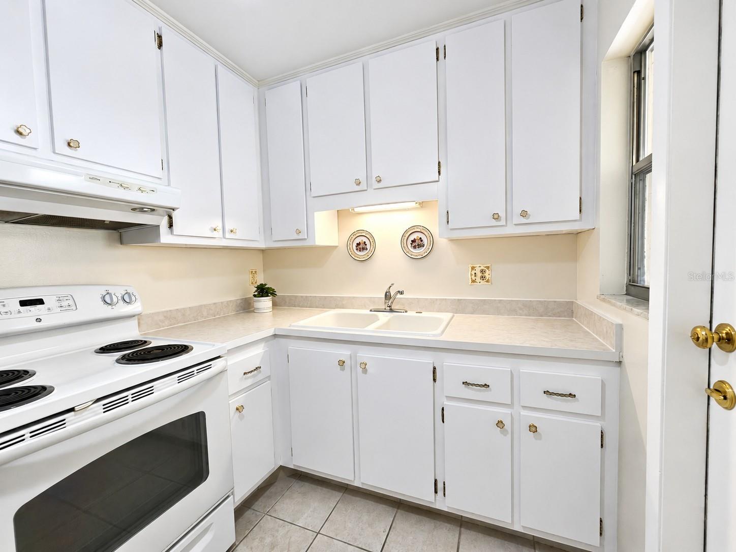 390 301 BLVD W #5B — photo 11