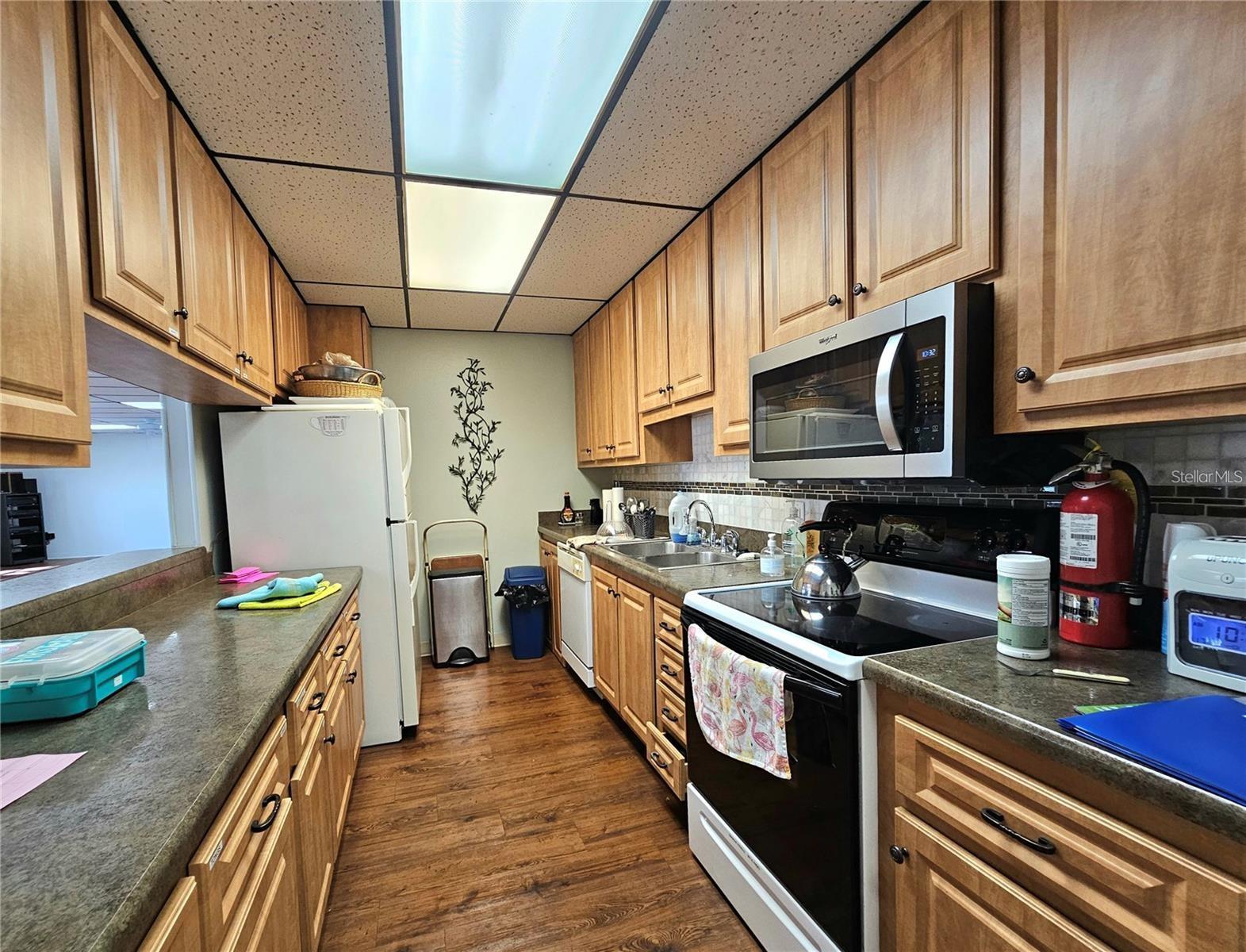 390 301 BLVD W #5B — photo 24