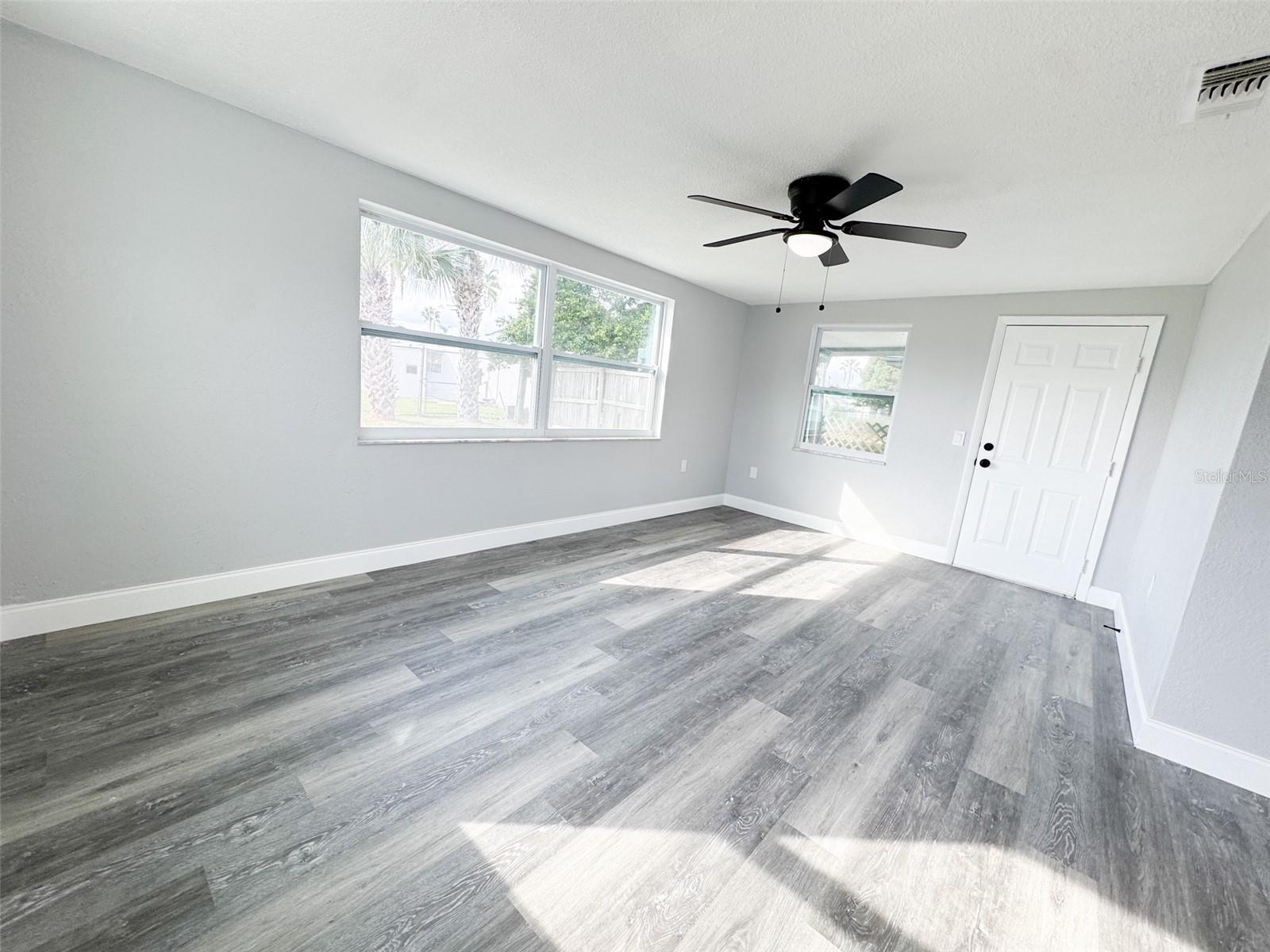 10805 FILLMORE AVE — photo 15