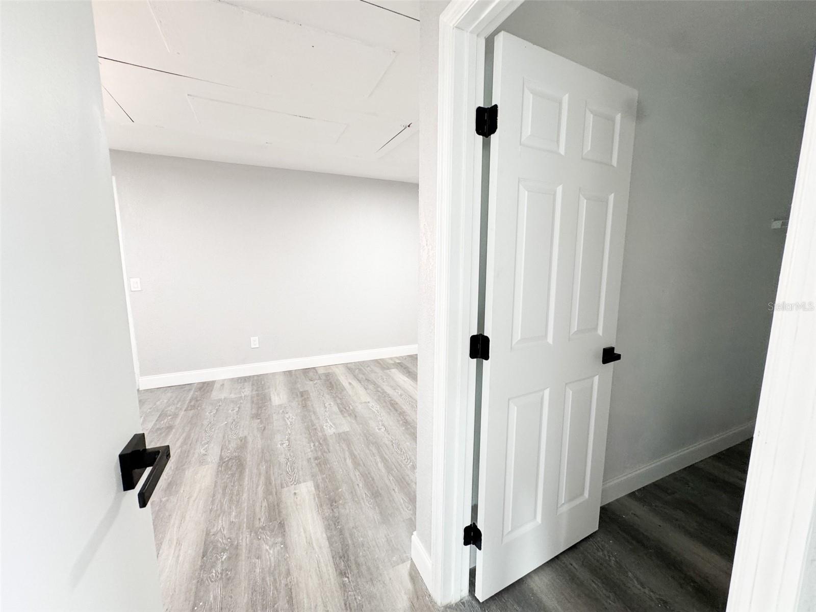 10805 FILLMORE AVE — photo 18