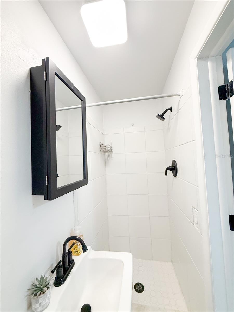 10805 FILLMORE AVE — photo 23