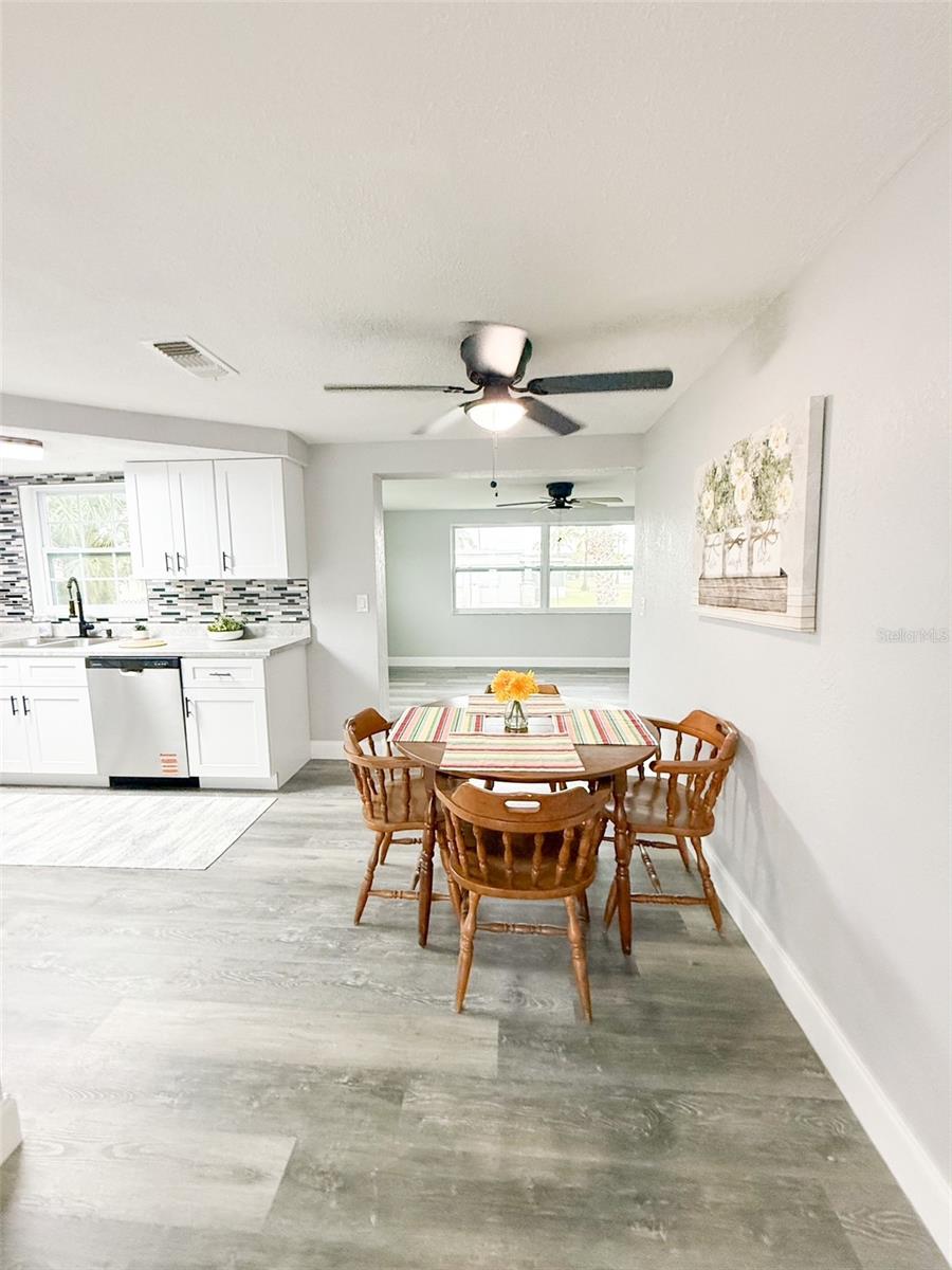 10805 FILLMORE AVE — photo 9