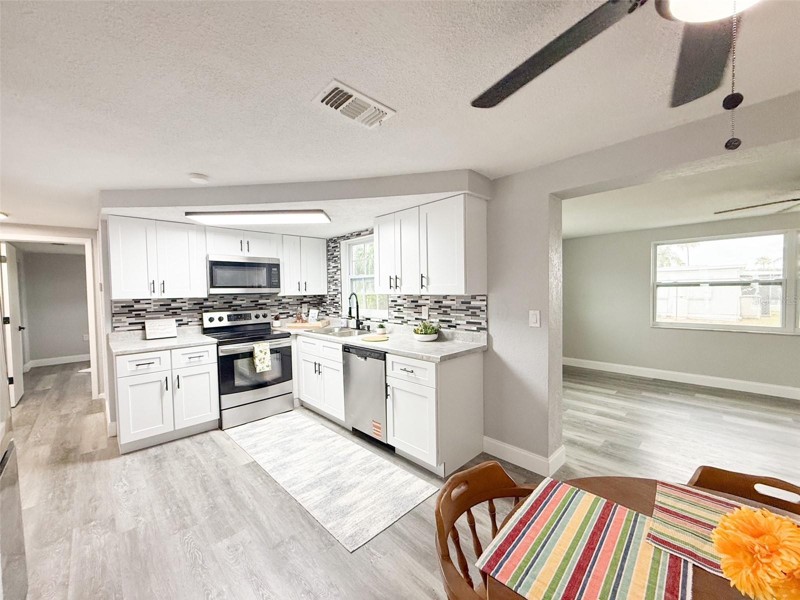 10805 FILLMORE AVE — photo 10