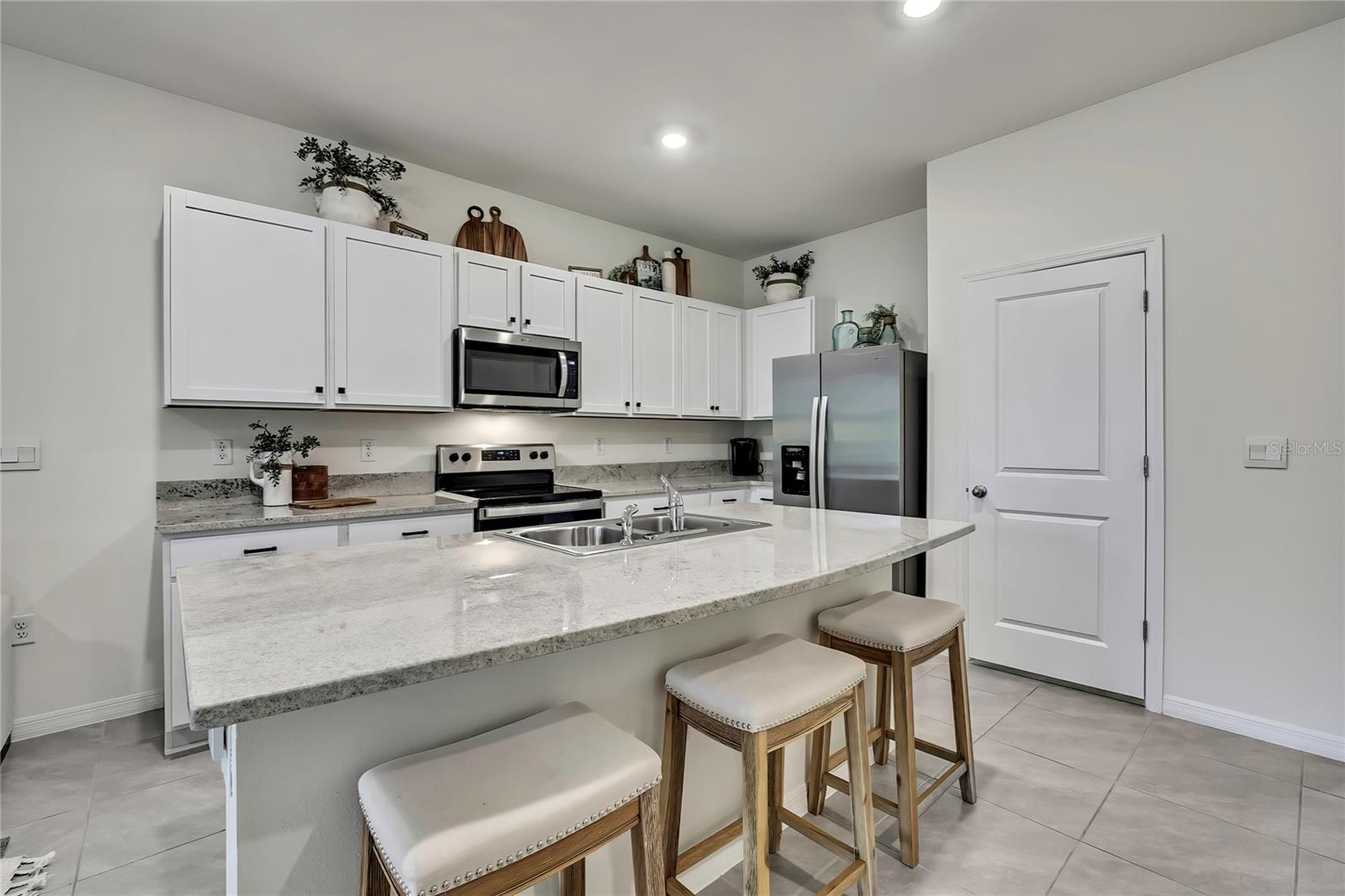 16662 MAUDE DR — photo 11