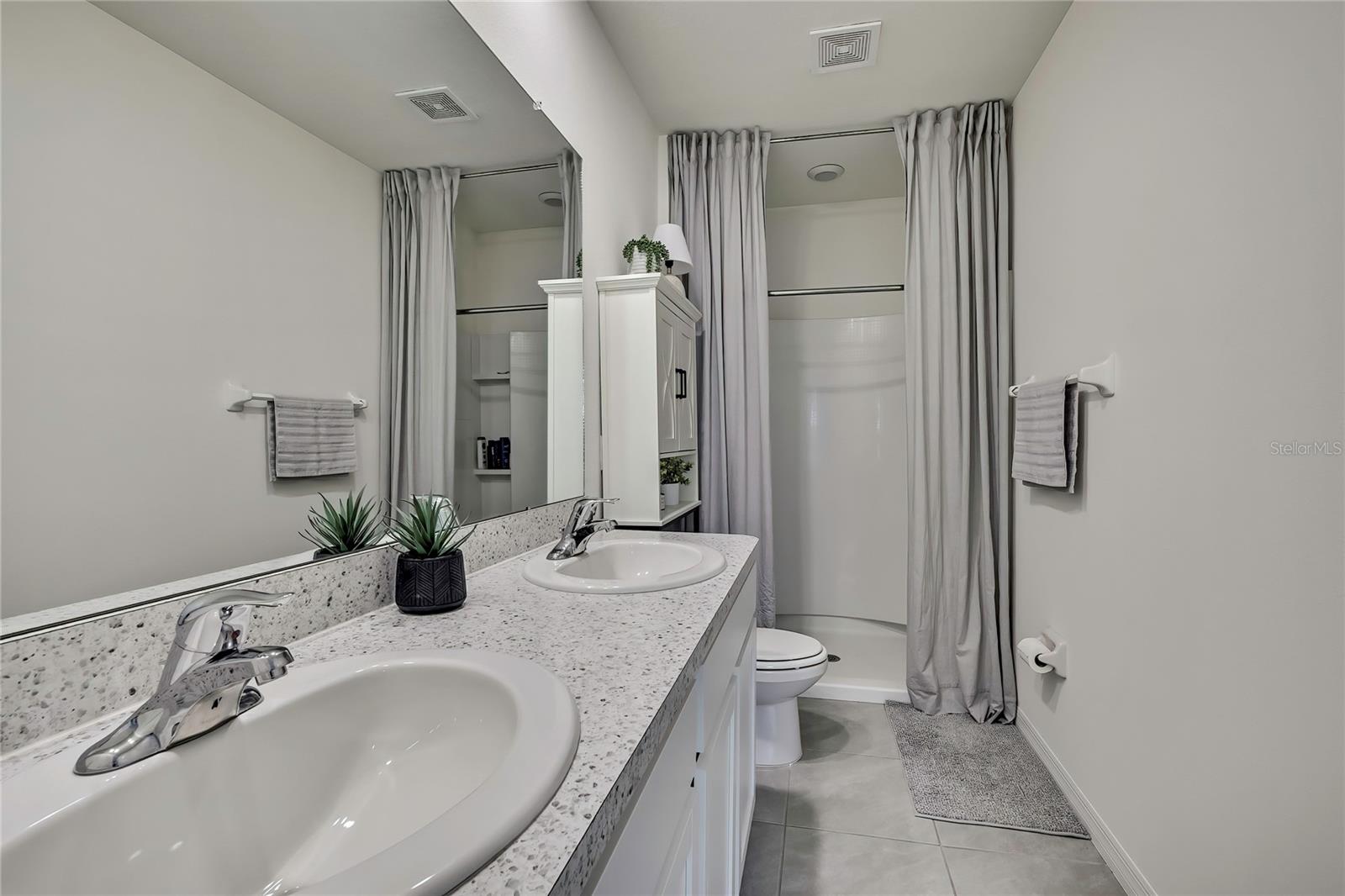 16662 MAUDE DR — photo 32