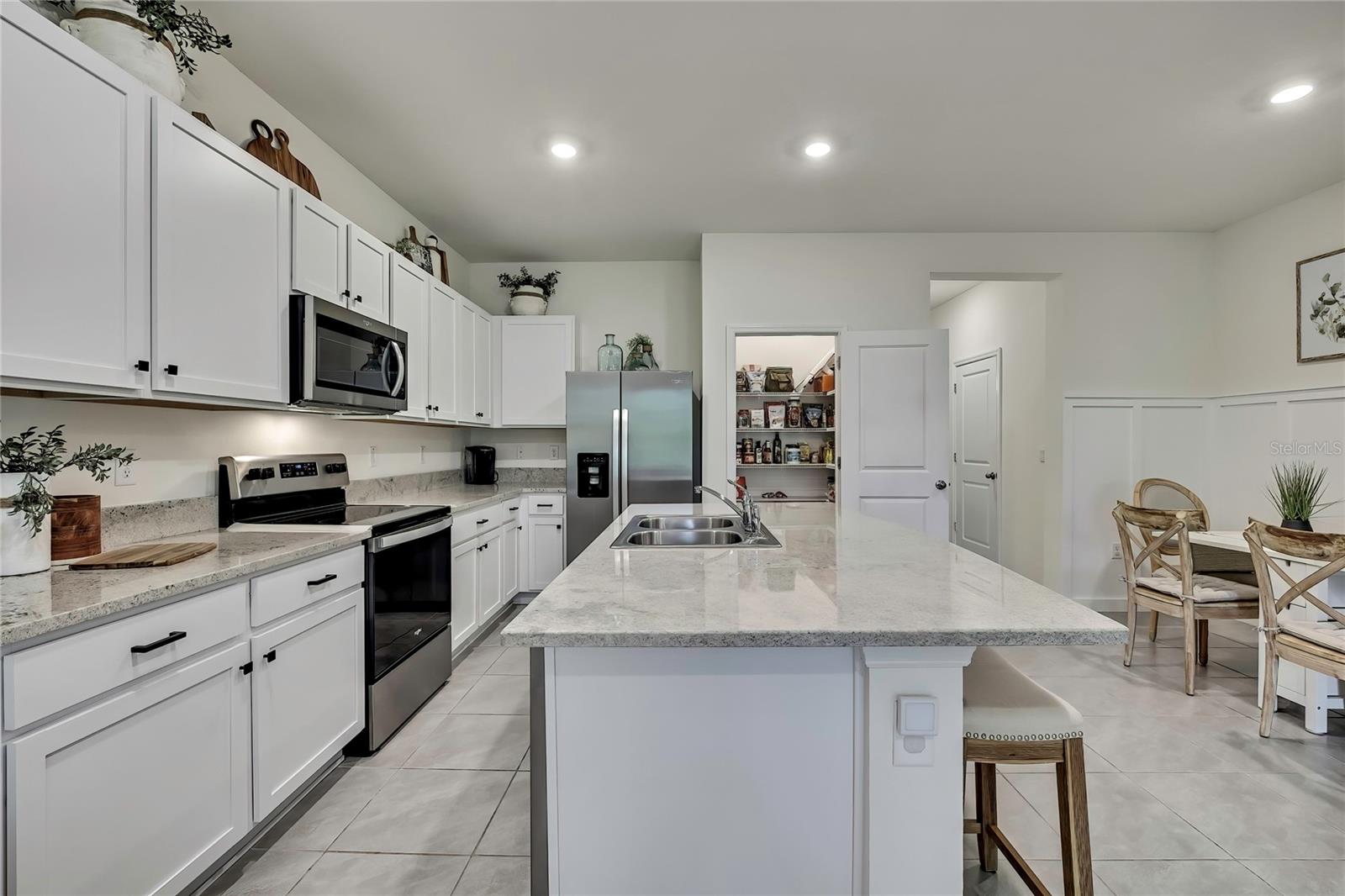 16662 MAUDE DR — photo 18