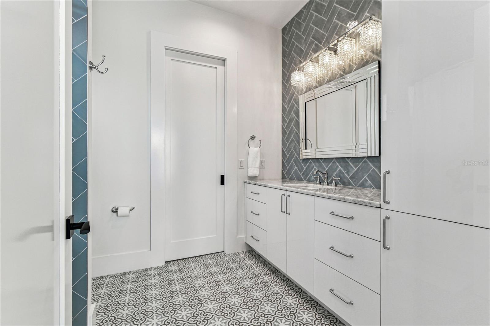3321 MEANDER LN — photo 36