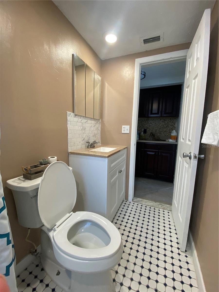 1817 DARTMOUTH DR — photo 40