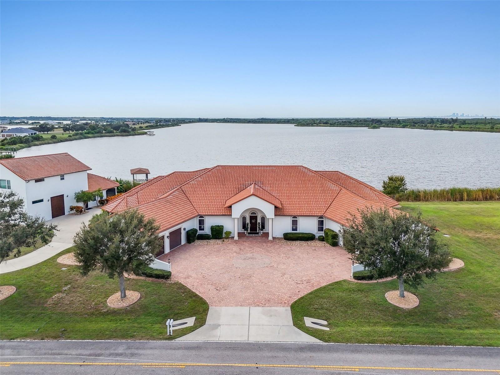 3215 GULF CITY RD — photo 2