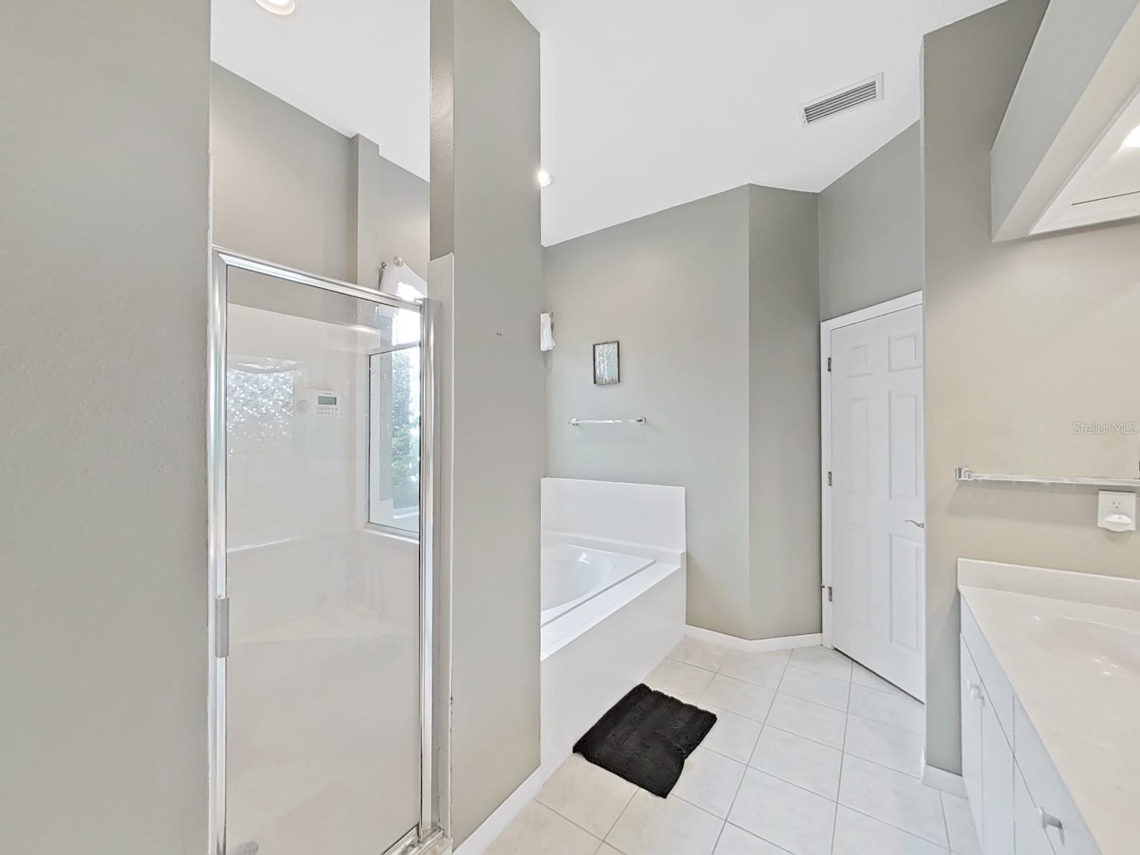17307 OAK LEDGE DR — photo 35