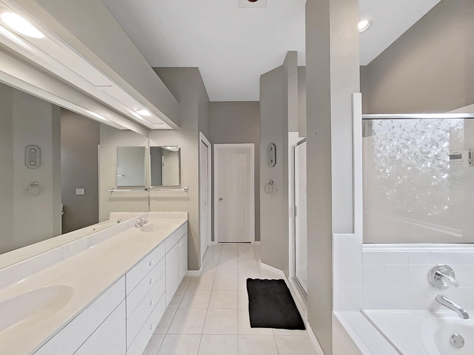 17307 OAK LEDGE DR — photo 37
