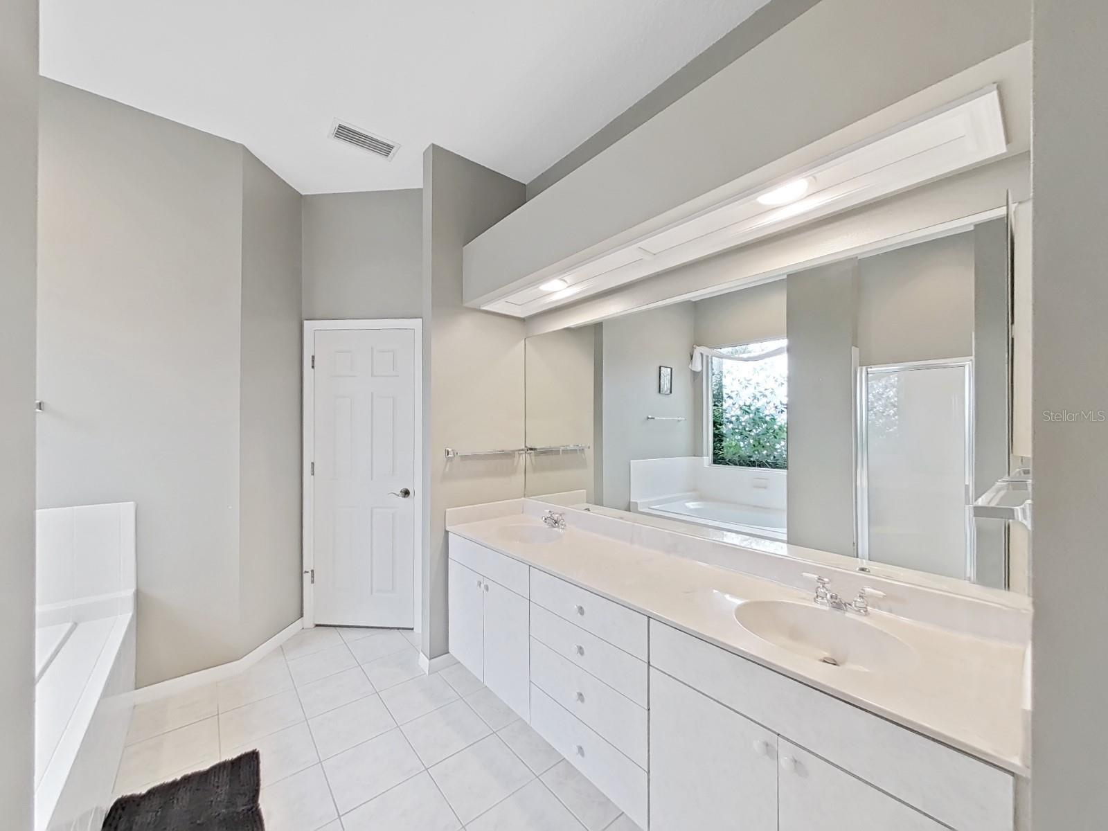 17307 OAK LEDGE DR — photo 36