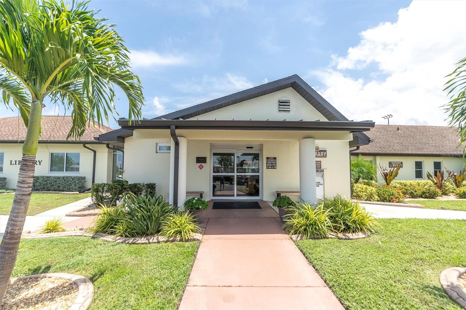 301 THORN HILL PL — photo 45