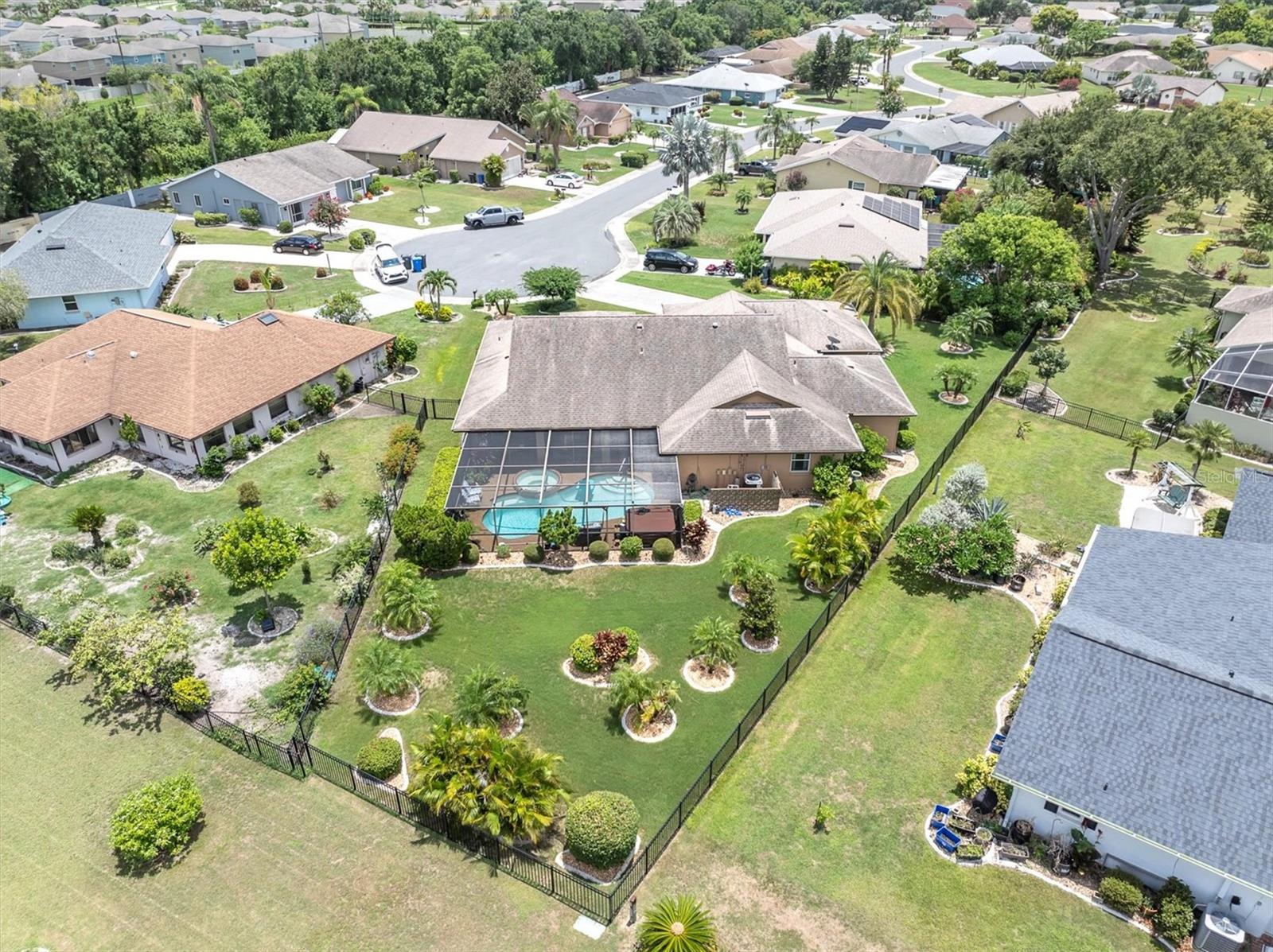 301 THORN HILL PL — photo 37