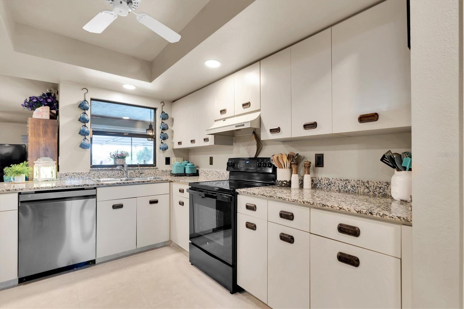 301 THORN HILL PL — photo 12