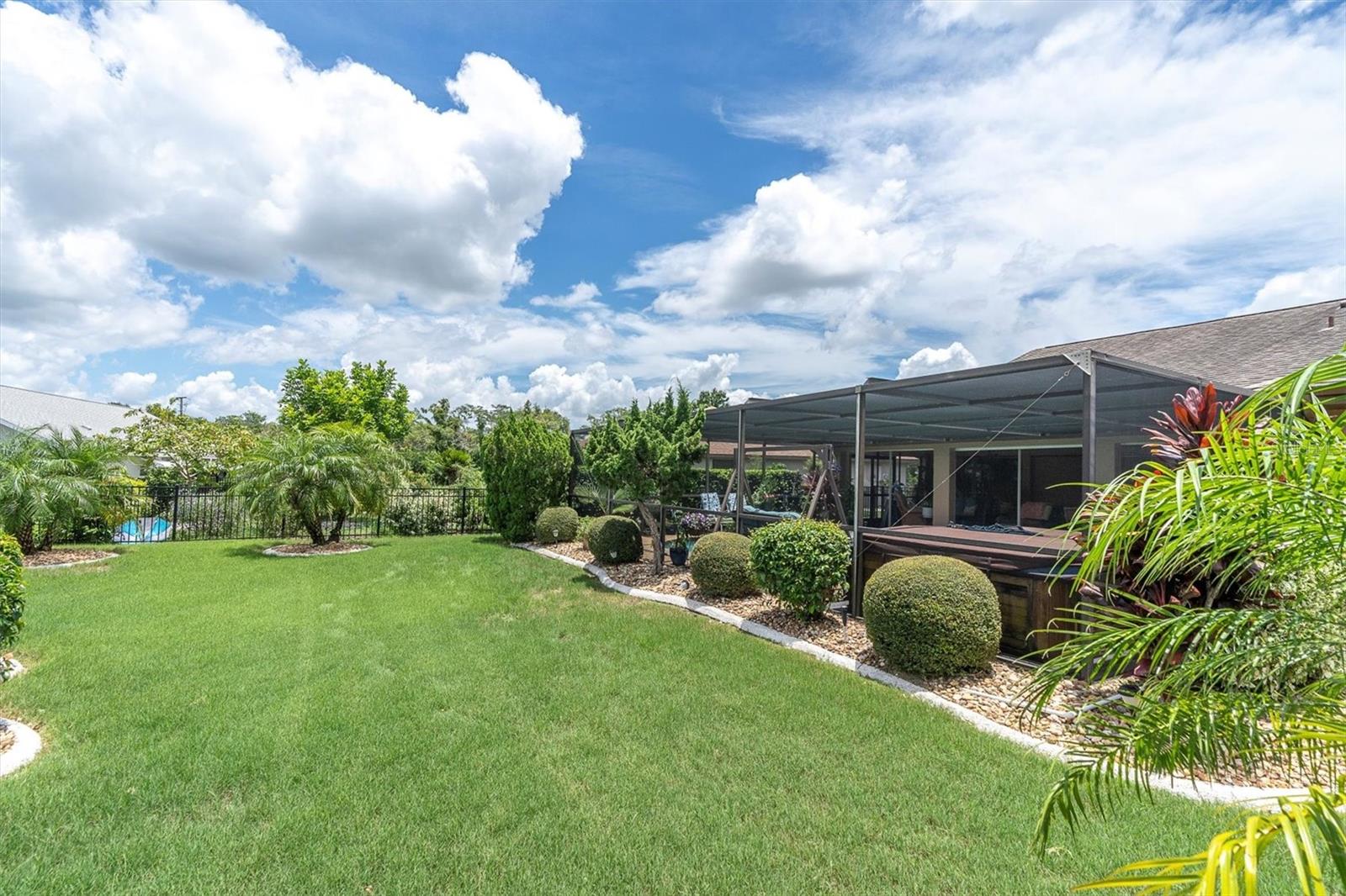 301 THORN HILL PL — photo 32