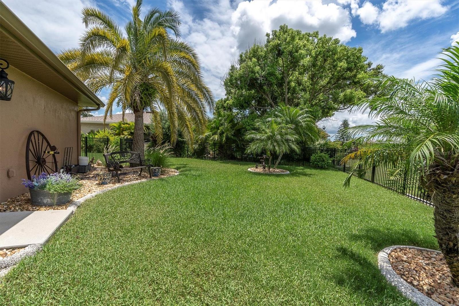 301 THORN HILL PL — photo 33