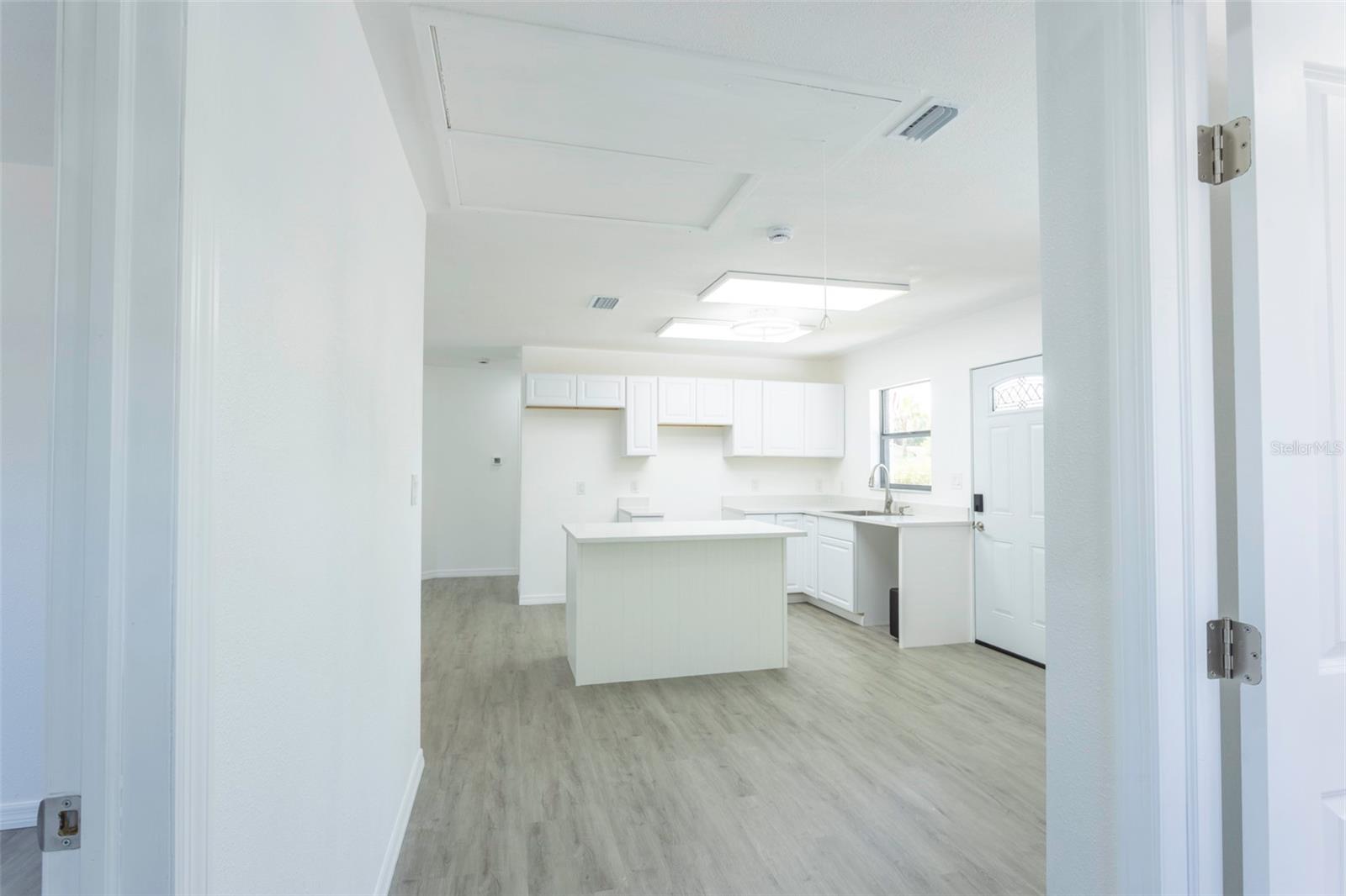 14820 ATLANTIC AVE — photo 8