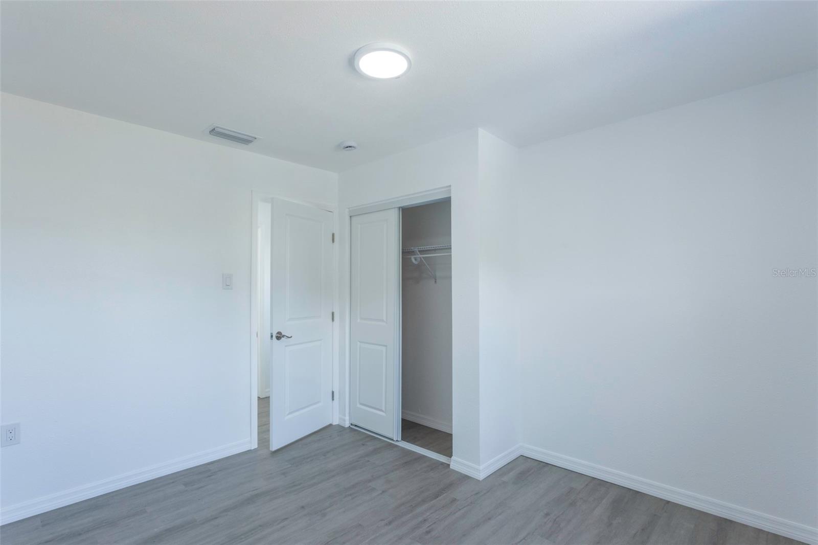 14820 ATLANTIC AVE — photo 11