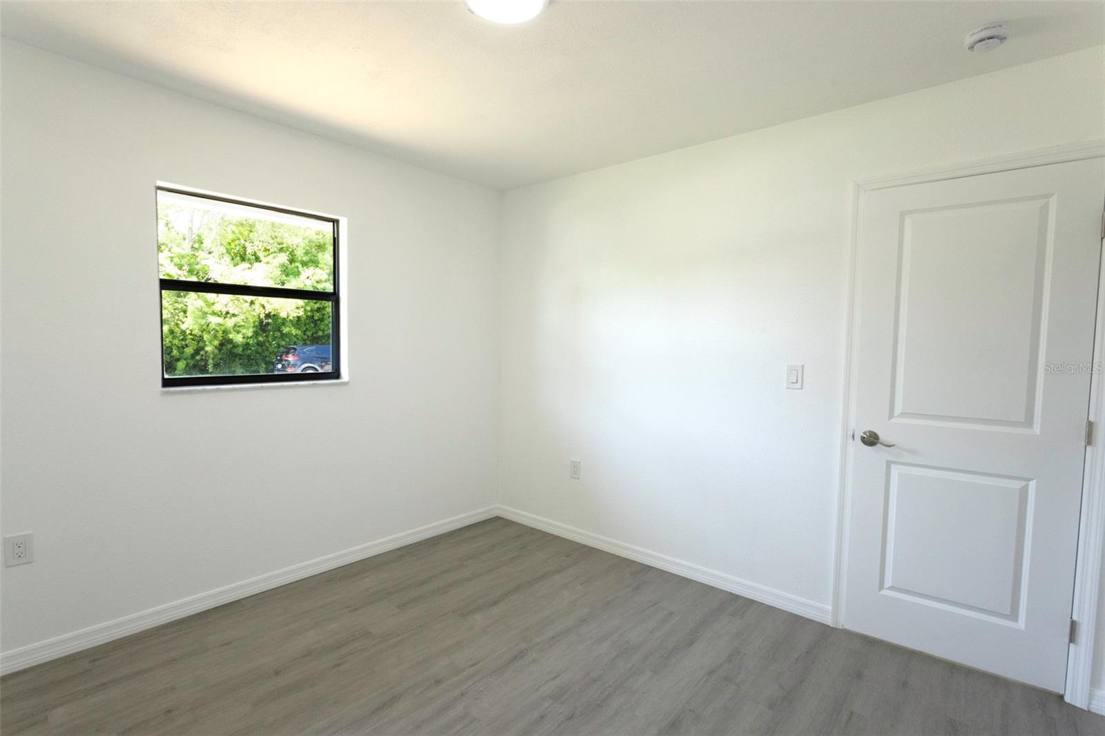 14820 ATLANTIC AVE — photo 17