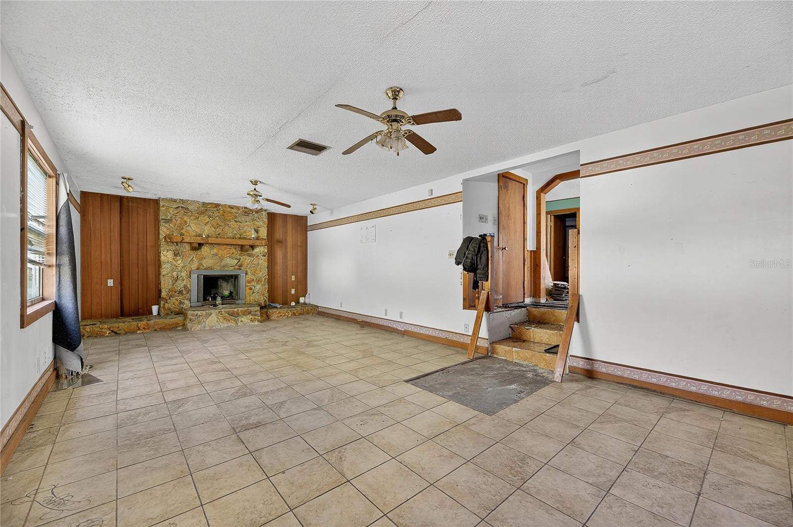311 S WEBB RD — photo 11