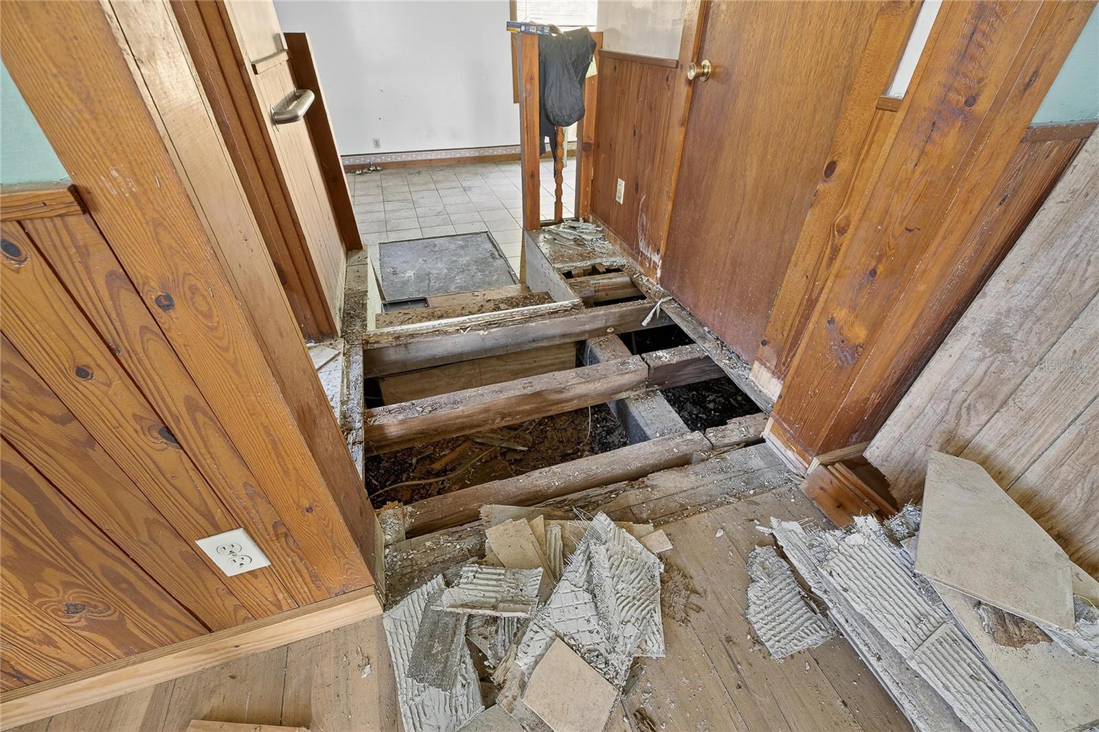 311 S WEBB RD — photo 16