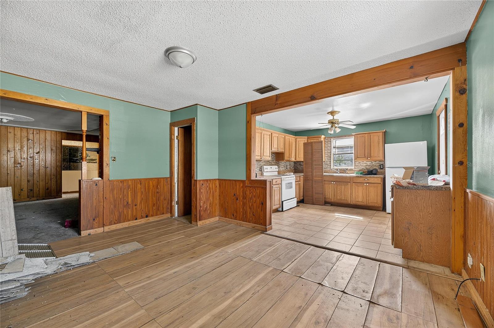 311 S WEBB RD — photo 20