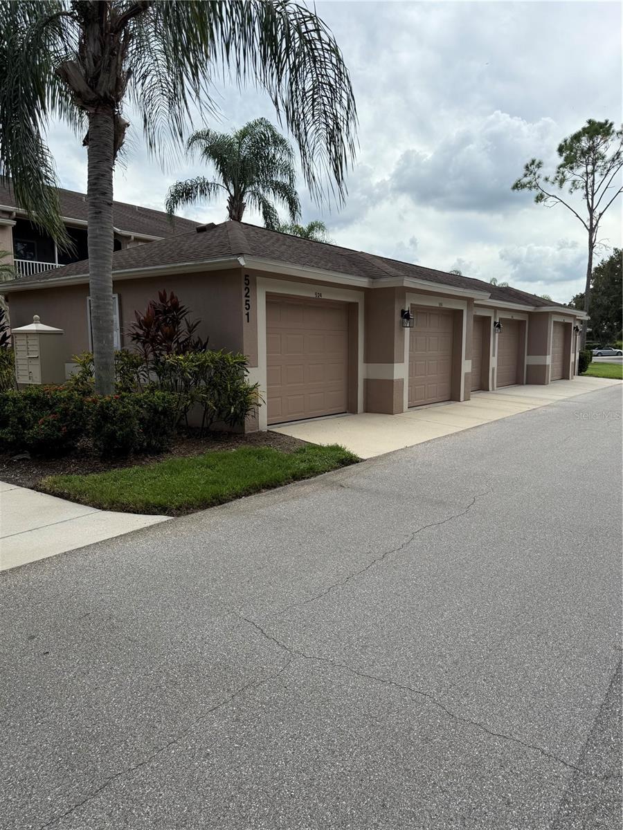 5251 MAHOGANY RUN AVE #524 — photo 4