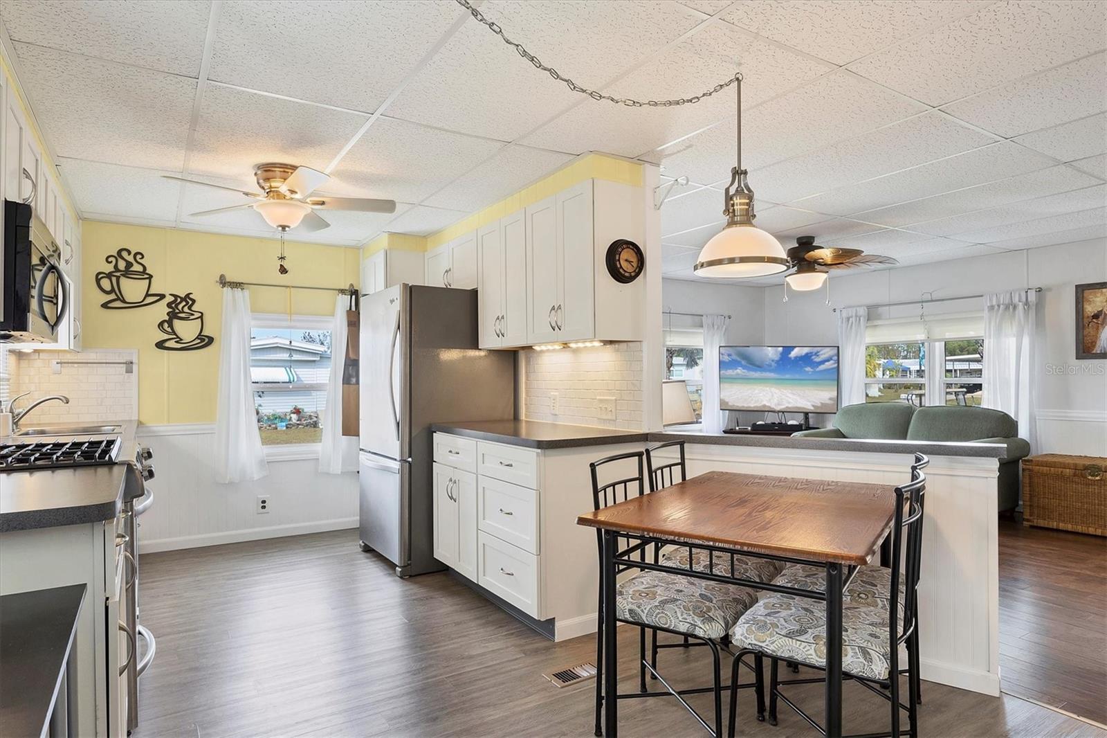 6401 FLORAL CT — photo 18
