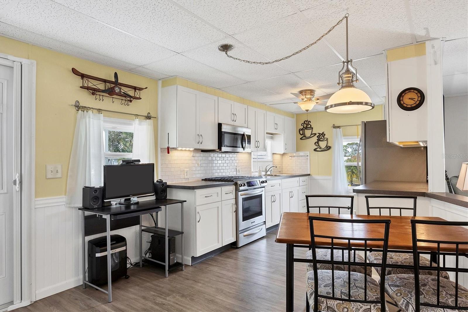 6401 FLORAL CT — photo 17
